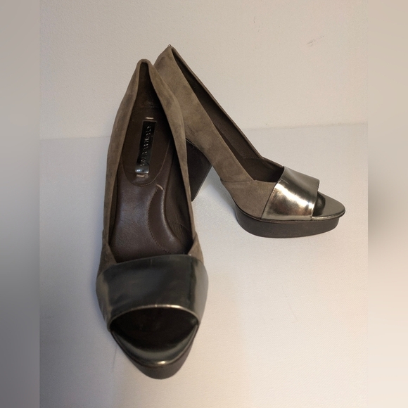 BCBGMAXAZRIA Taupe Suede Silver Leather Front Wedge High Heel Open Toe Sz 9 EUC - Picture 9 of 9
